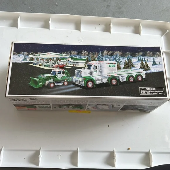 Toy Truck and Tractor - Green and White christmas verison - Picture 2 of 3